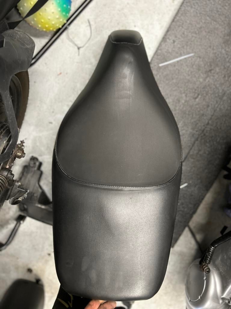 Gilera runner rst black soul zadel goud zwart, Ophalen of Verzenden, Zo goed als nieuw