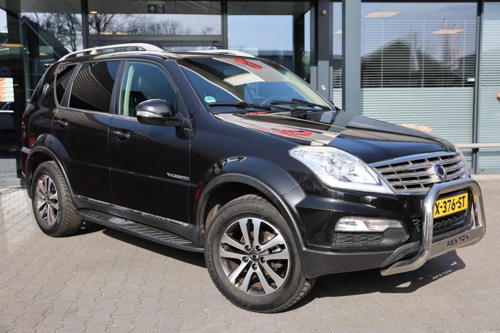 Ssangyong REXTON RX 200 e-XDI QUARTZ A/T 5 ZITS MARGE, Auto's, SsangYong, 255 €/maand, Zwart, Origineel Nederlands, Bedrijf