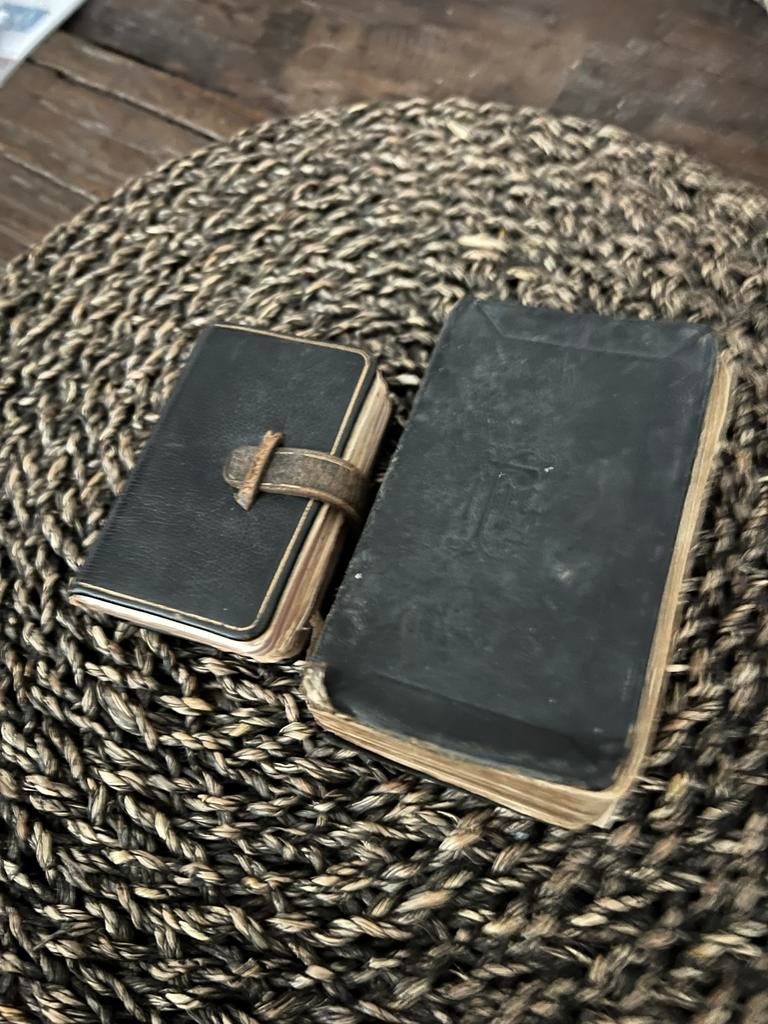 2 oude kerkboekjes bijbeltjes met leren kaft, Ophalen of Verzenden
