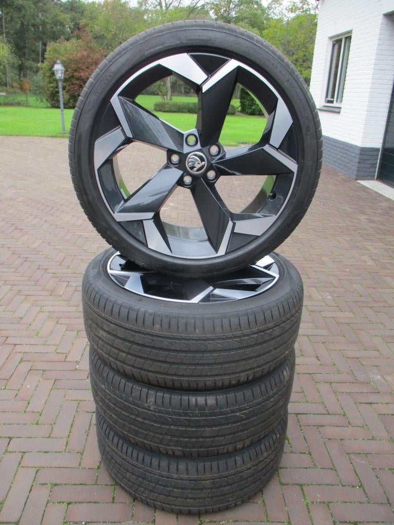 NIEUW Originele Skoda Superb 19 inch velgen RS, Banden en Velgen, Nieuw, 235 mm, Personenwagen