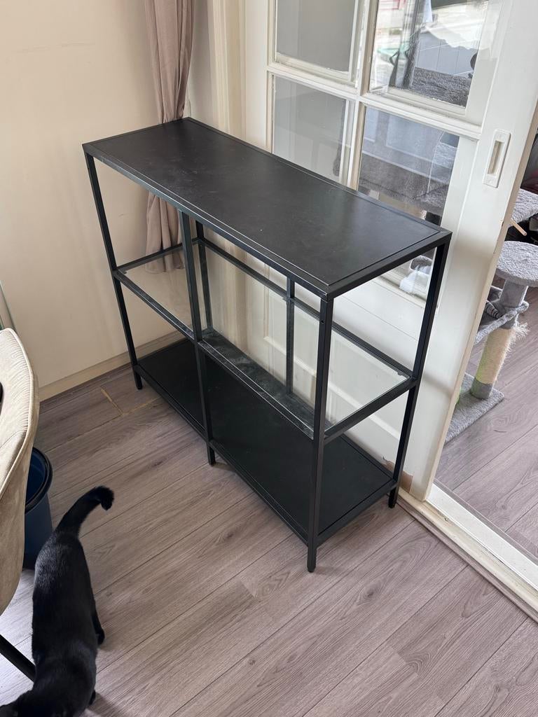Industriële Sidetable met Zwart Metaal & Glas, Huis en Inrichting, Tafels | Sidetables, Ophalen, 50 tot 100 cm, Glas, Zo goed als nieuw