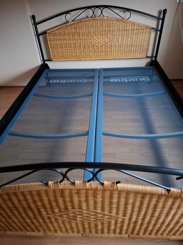 Mooi bedframe + 2 vlakke Auping spiralen, Gebruikt, Tweepersoons, Ophalen of Verzenden, 200 cm