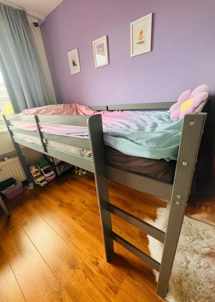 Halfhoogslaper grijs, Kinderen en Baby's, Kinderkamer | Stapelbedden en Hoogslapers, Ophalen, Gebruikt, Halfhoogslaper