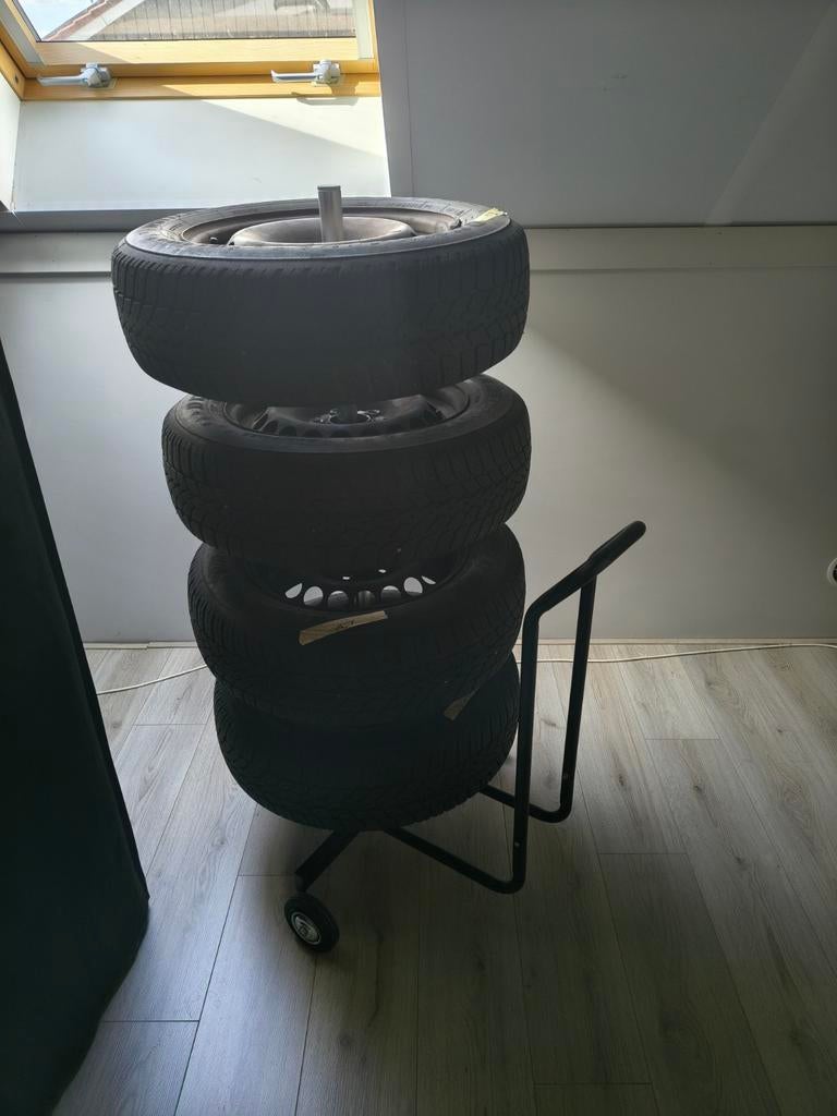 Dakdragers, winterbanden & velgenboom Mercedes B150 (2009), Ophalen of Verzenden, Gebruikt