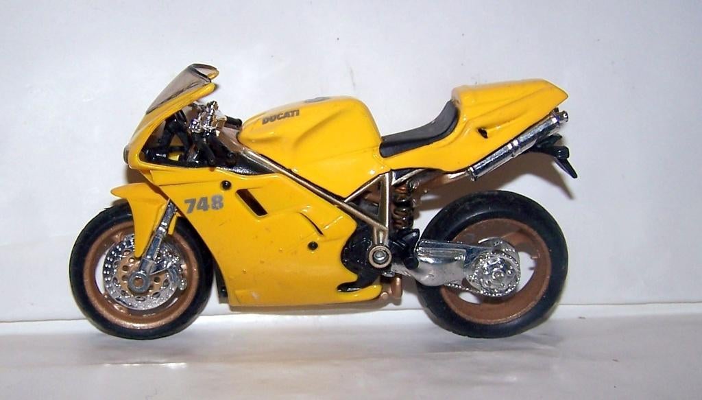 Prachtig model Ducati 748. Bburago. Nwst., Ophalen of Verzenden, Zo goed als nieuw, Motor, Overige merken