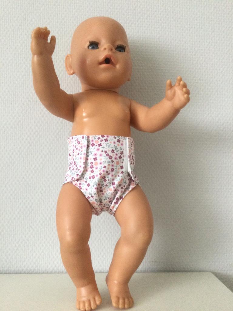 Poppenkleertjes babypop 43 cm babyborn pop 43 cm luiers, Kinderen en Baby's, Speelgoed | Poppen, Ophalen of Verzenden, Zo goed als nieuw