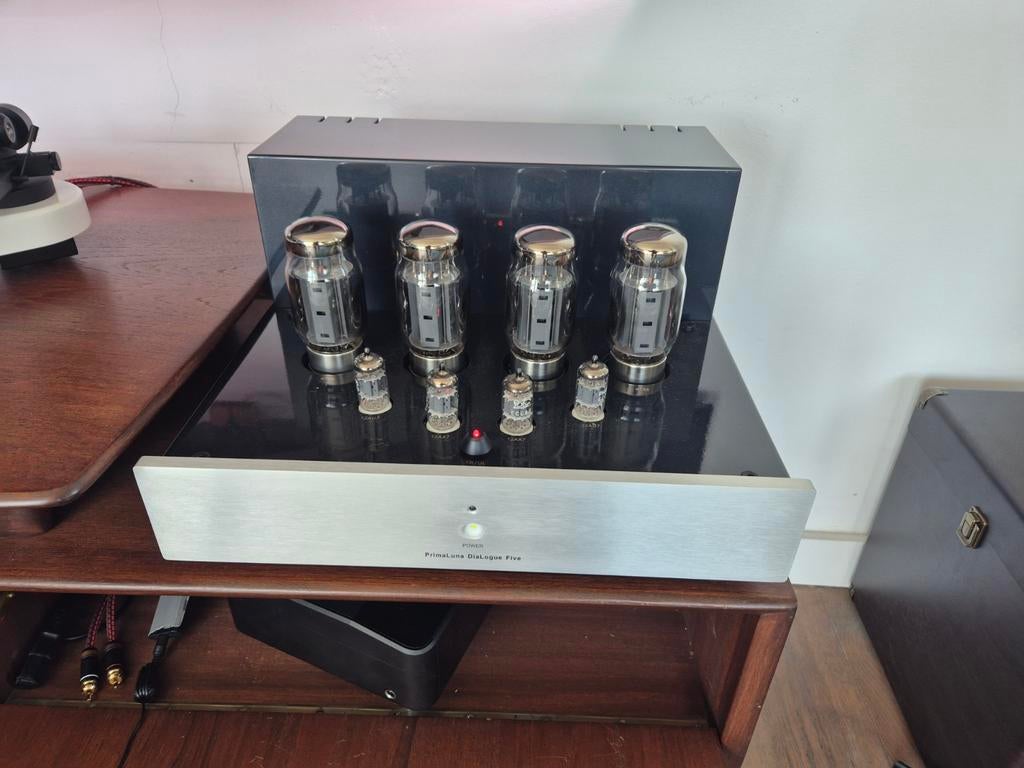 PrimaLuna DiaLogue Five buizenversterker, Ophalen, Versterker