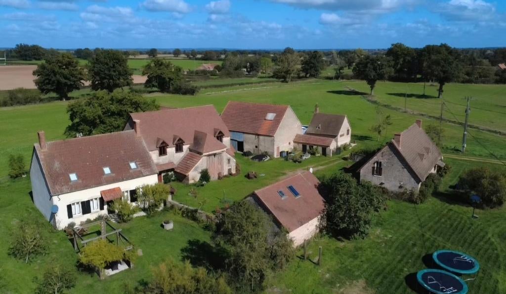 Uniek en authentiek domein; 7 gîtes te koop in de Allier/FR, 660 m², 18 kamers, Frankrijk, Woonhuis