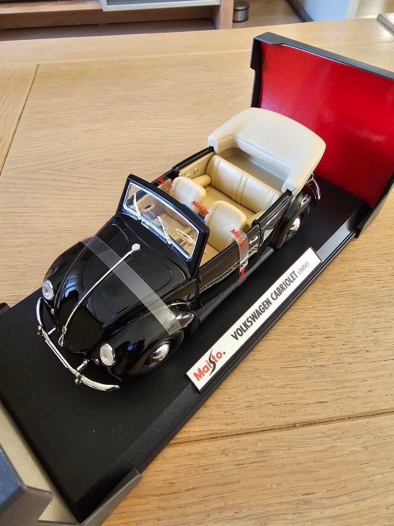 TE KOOP MOOIE MAISTO VOLKSWAGEN CABRIOLET 1951 SCHAAL 1:18, Hobby en Vrije tijd, Modelauto's | 1:18, Ophalen of Verzenden, Zo goed als nieuw
