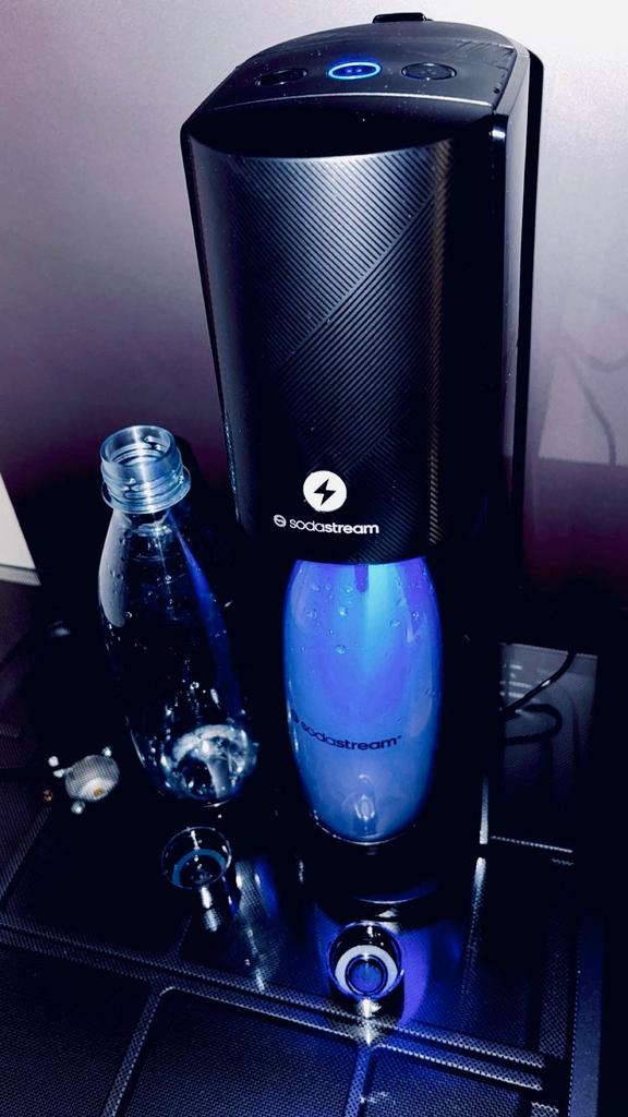 SodaStream E-TERRA met cilinder en 2 flessen, Ophalen of Verzenden, Zo goed als nieuw