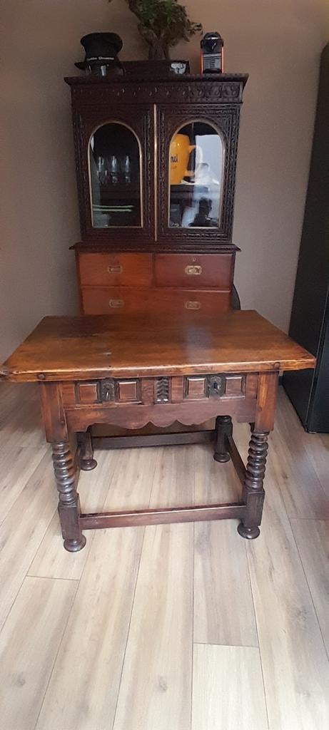 Spaanse 18 eeuw tafel notelaar, Antiek en Kunst, Antiek | Meubels | Tafels, Ophalen