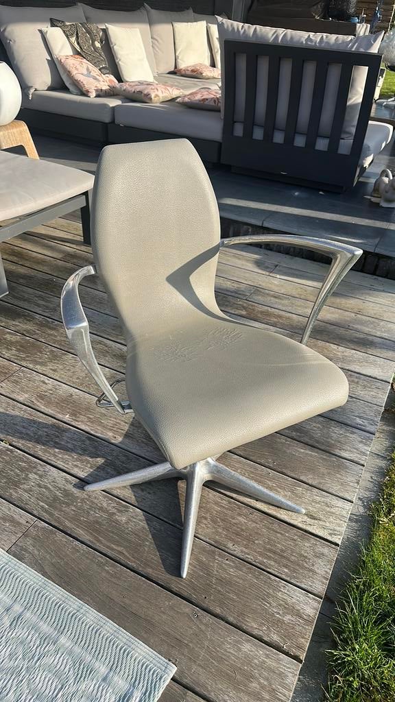 Kapperstoelen. MG Bross 7 stuks €250 . Kappersinterieur, Ophalen, Overige materialen, Gebruikt, Kappers interieur