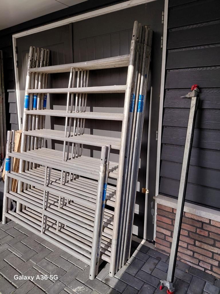 Layher rolsteiger 8,20 mtr hoog., Doe-het-zelf en Verbouw, Steigers, Zo goed als nieuw, Rolsteiger of Kamersteiger, 5 meter of hoger