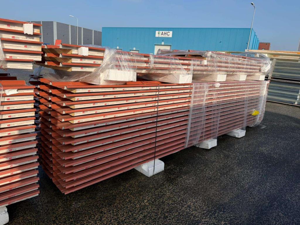 Dakpanalen 40/70mm - Terracotta PE  -  €20,50/m2, Overige materialen, 20 tot 50 mm, Nieuw, Plettenburglaan 16 4191 PG Geldermalsen