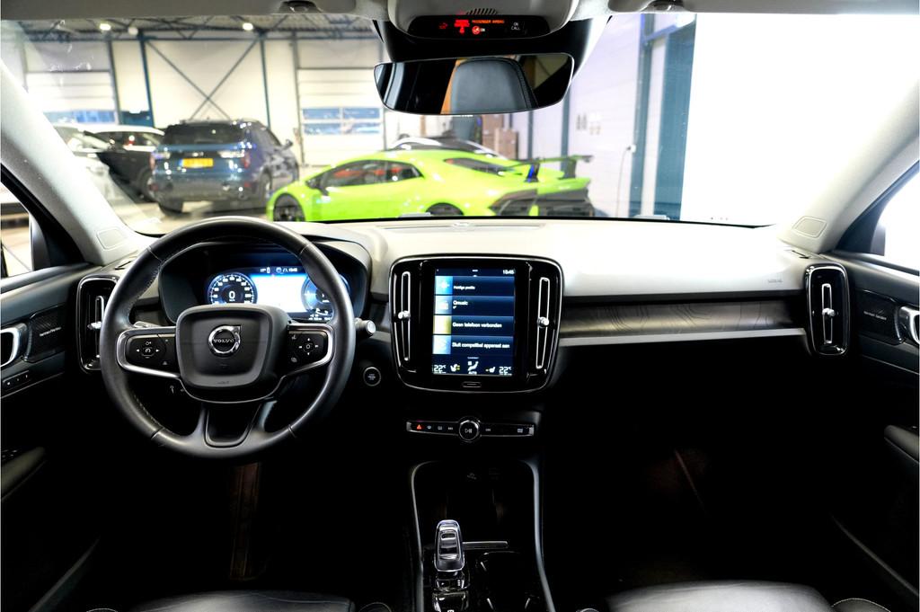 Volvo XC40 1.5 T4 Plug-in Hybrid 155kW/211pk DCT7 Plus Dark, Met garantie (alle), Zwart, Hybride Elektrisch/Benzine, 3 cilinders