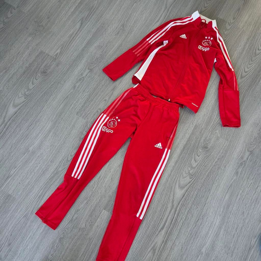 Ajax trainingspak maat 152, Ophalen