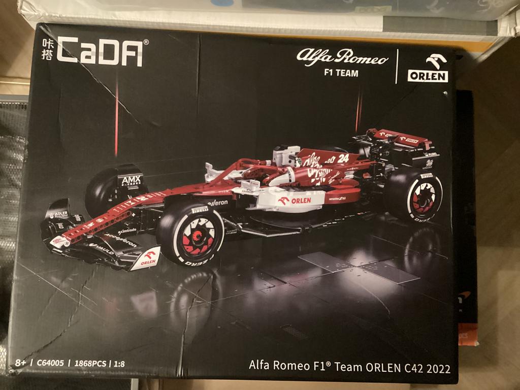 Alfa Romeo F1 C42 bouwset 1:8 (CaDA) – groot model, Hobby en Vrije tijd, Modelauto's | 1:5 tot 1:12, Ophalen of Verzenden, Zo goed als nieuw