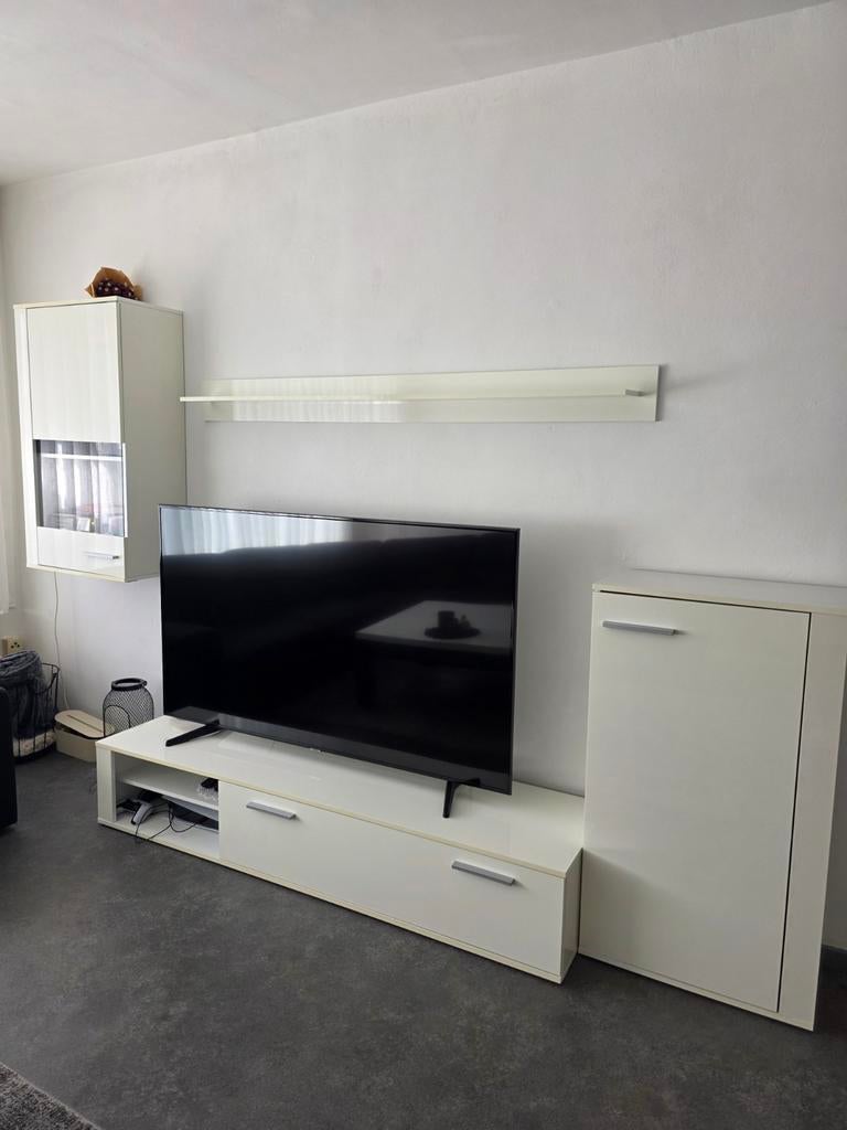 Wit tv-meubel met opbergkasten en wandplank, Ophalen, Gebruikt, Glas, 100 tot 150 cm