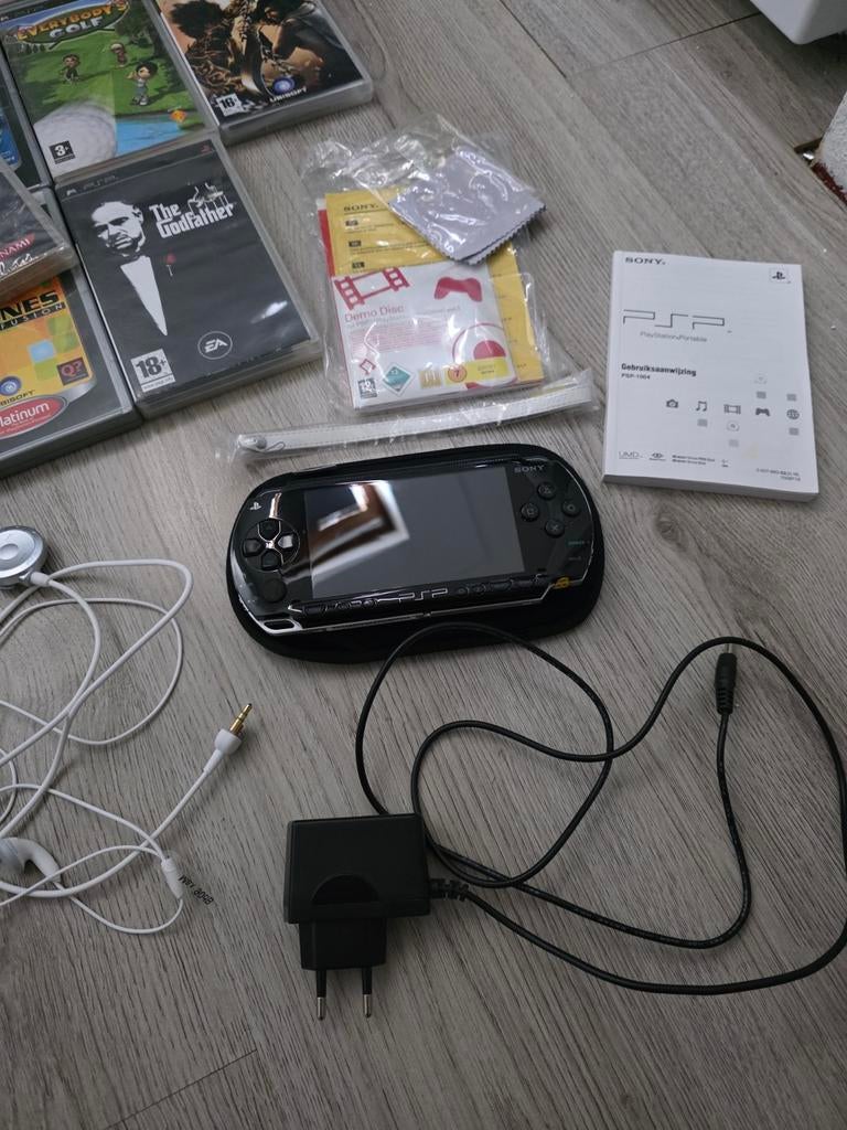 PSP 1004 Value Pack – Incl. Originele Doos & 15 Top Games!, Spelcomputers en Games, Spelcomputers | Sony PSP, Ophalen, PSP