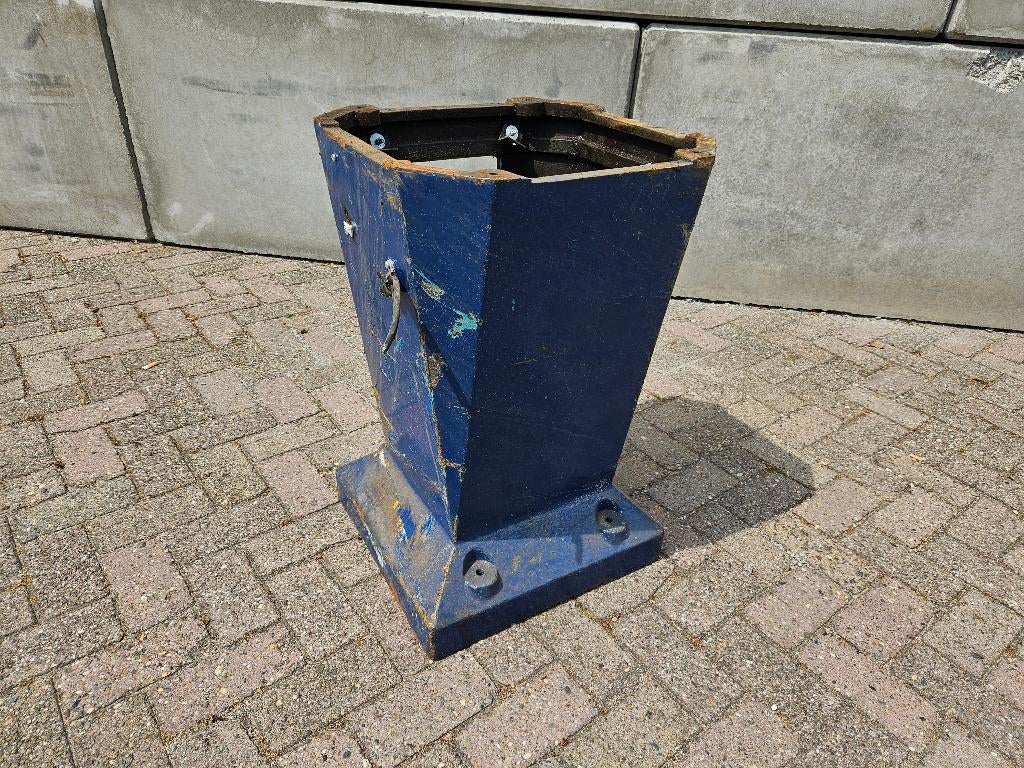 Gietijzeren Bewo zaagmachine poot Hoog 74 cm, Ophalen