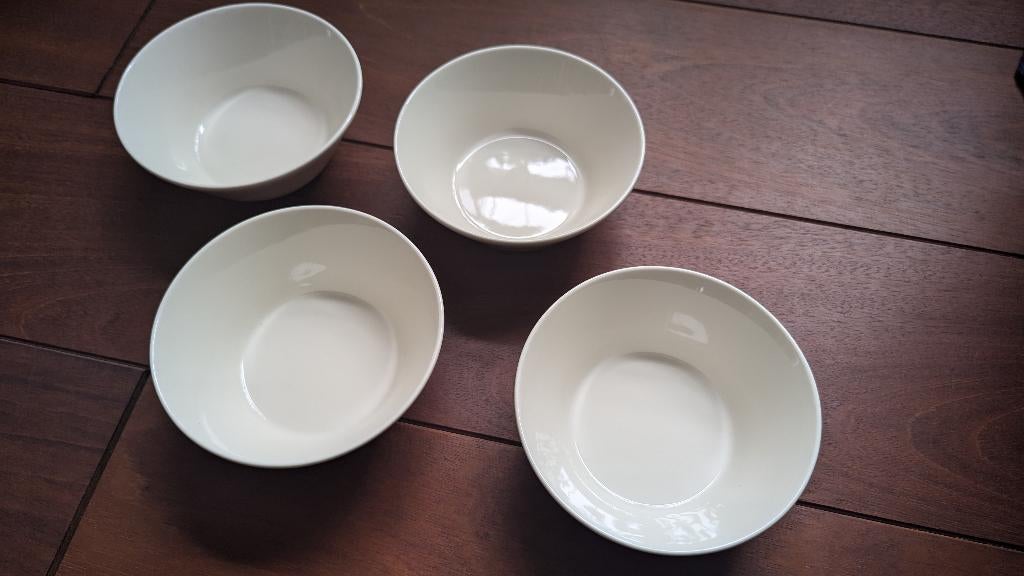 Iittala Teema kom schaaltje wit 15 cm 4 stuks nieuw, Nieuw, Ophalen of Verzenden, Kom(men), Overige stijlen