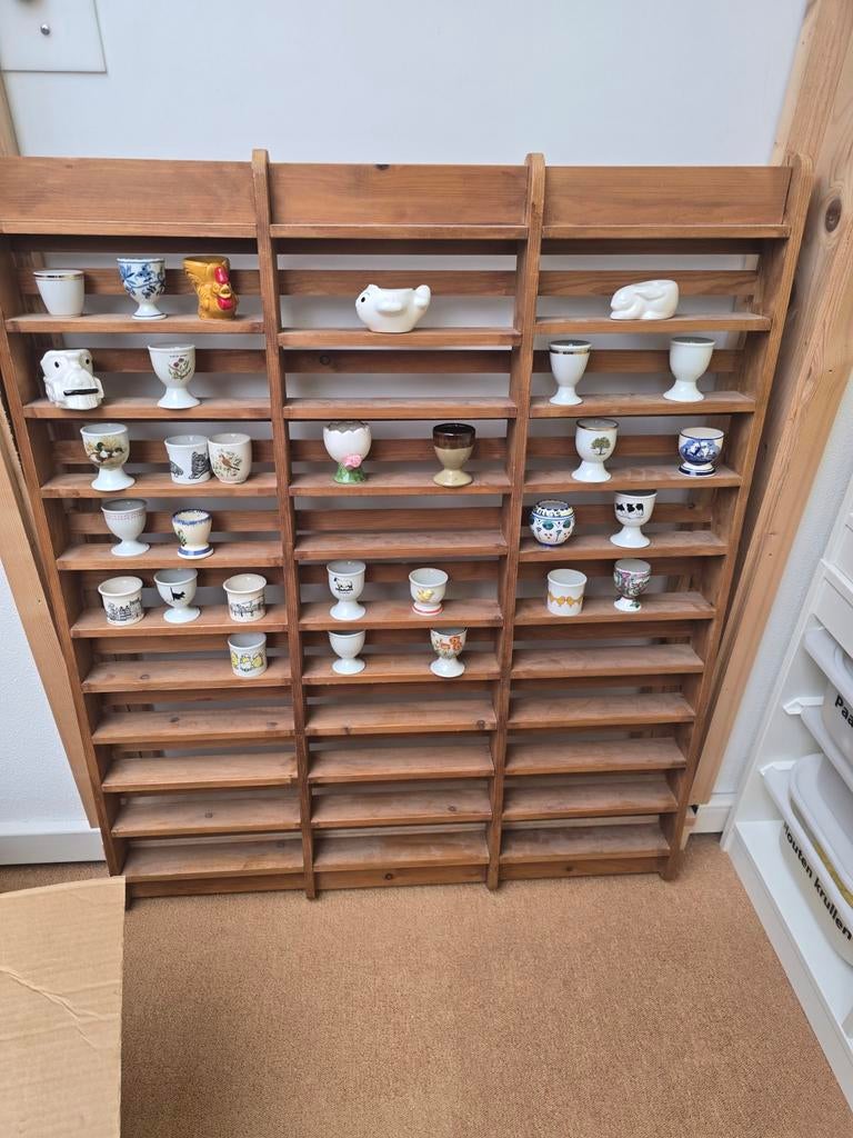 Verzameling eierdopjes en kastje, Ophalen of Verzenden, Gebruikt