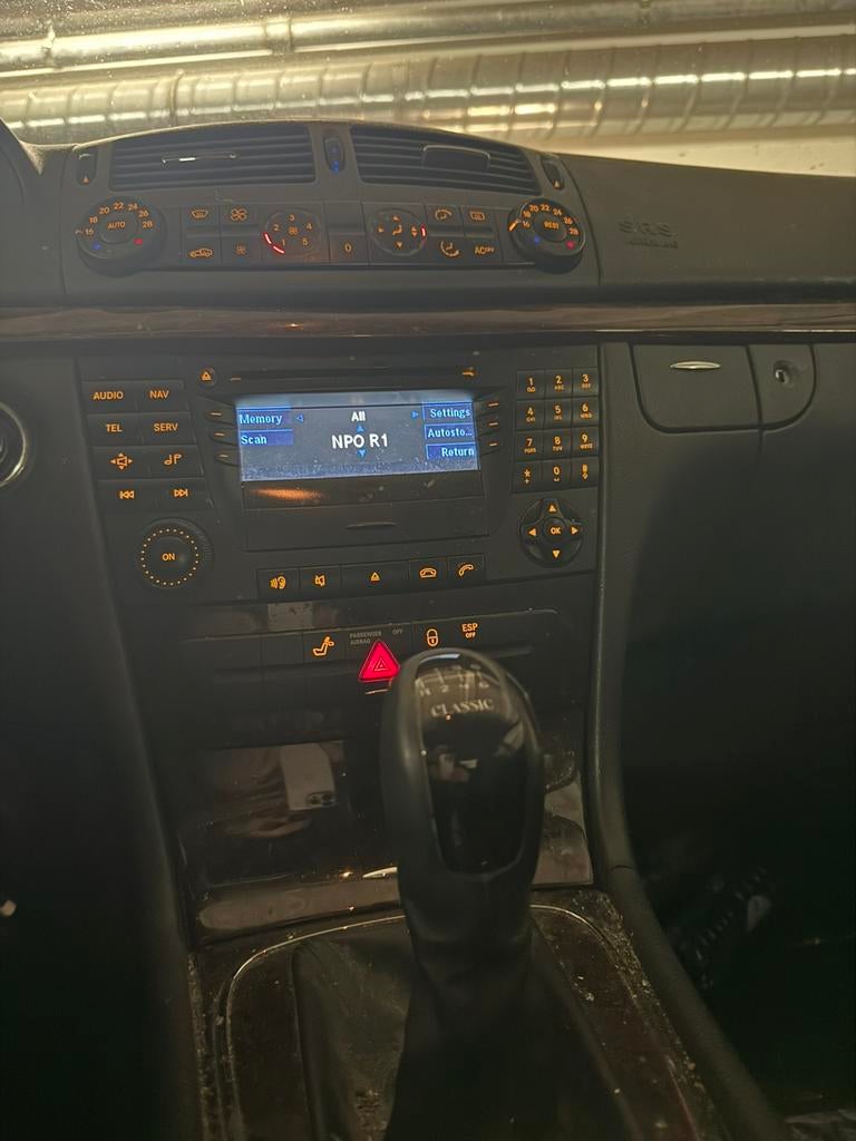 Mercedes-Benz E-Klasse 2.6 E240 Sedan 2003 Grijs, Auto's, Mercedes-Benz, Euro 5, 2597 cc, Handgeschakeld, Grijs