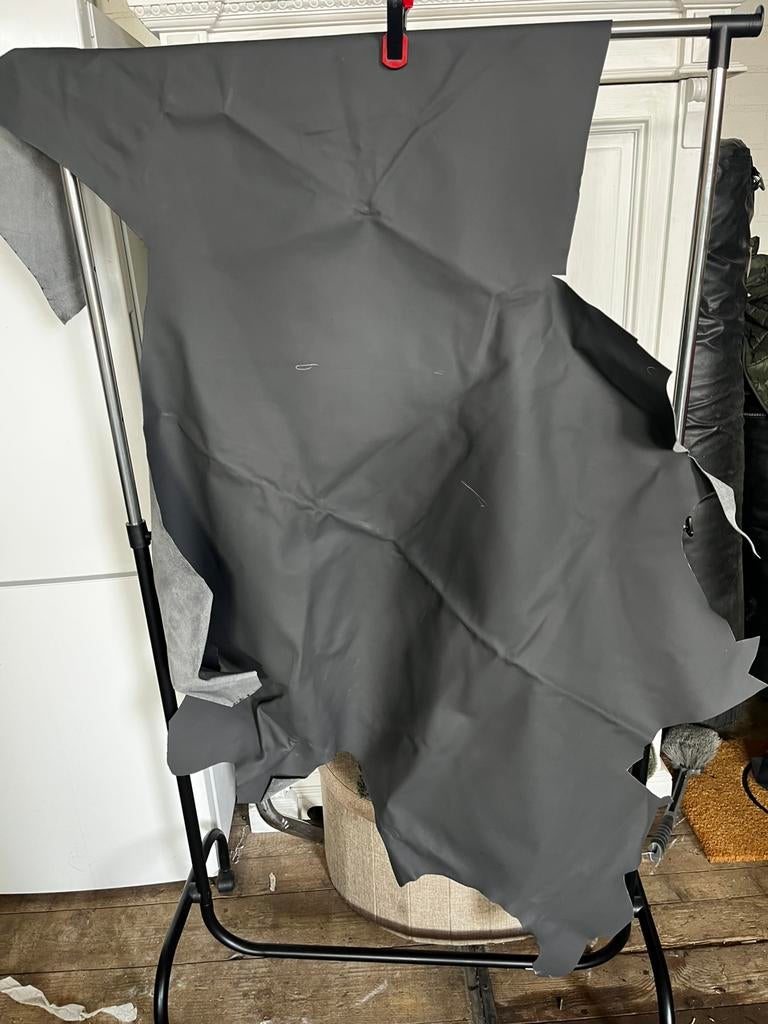 Lap leer nappa donker grijs/ zwart, Hobby en Vrije tijd, Stoffen en Lappen, Leer of Kunstleer, Ophalen of Verzenden, Zo goed als nieuw