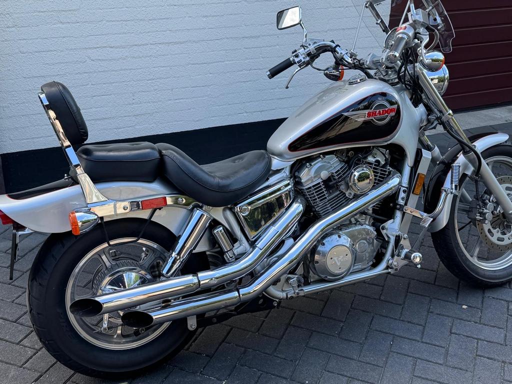 Honda Shadow VT1100 uit 1992 unieke kleur, Cardan-aandrijving, 2 cilinders, Particulier, Meer dan 35 kW