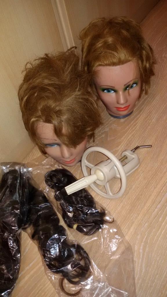 4 kappers oefen koppen en 2 standaard, wikkels etc, Ophalen