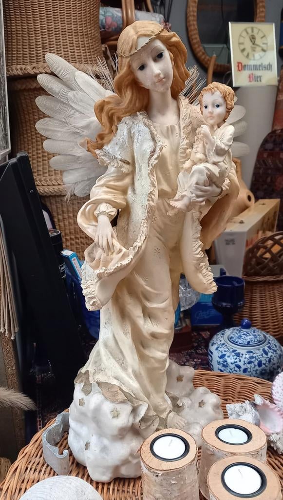 Oud beeld polystone, engel met kind, Ophalen, Zo goed als nieuw, Religie