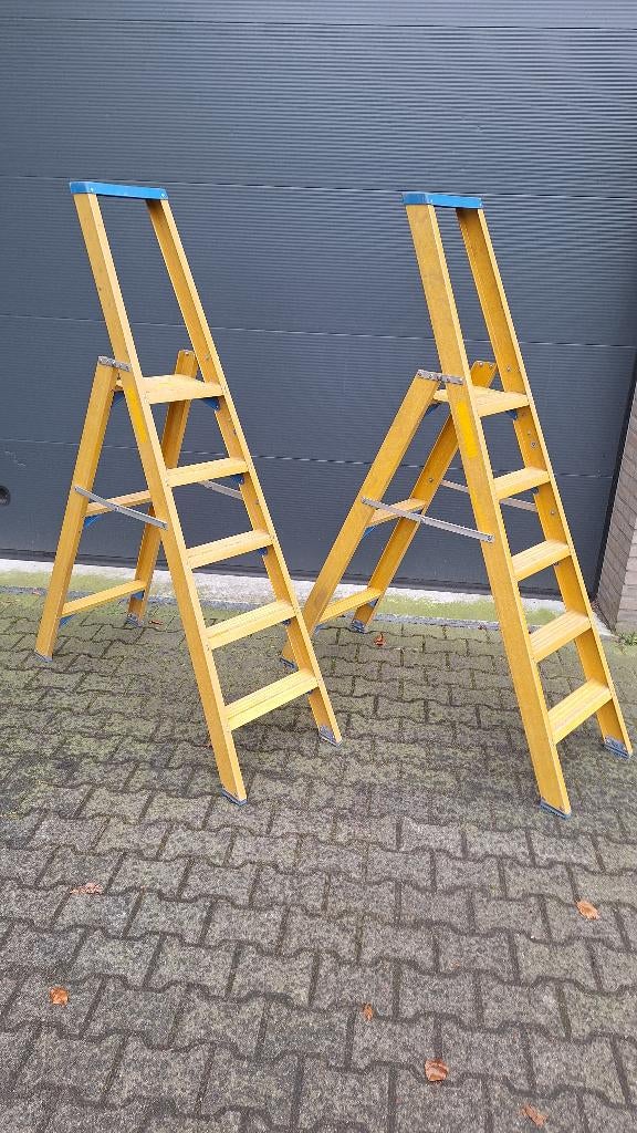 Piret polyester Bordes trap 5 treden Sta hoogte 124cm., Ophalen, ., Zo goed als nieuw, .