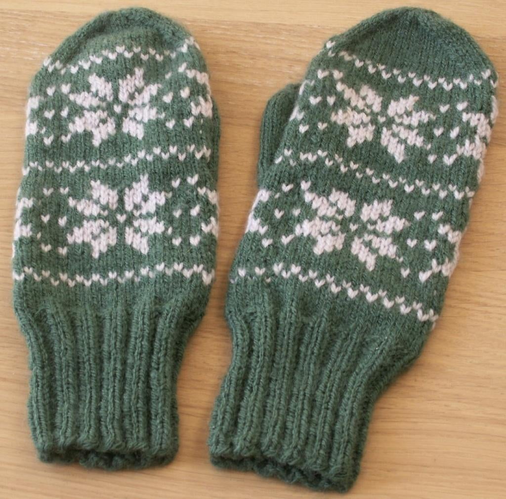 Paar gebreide wanten groen met wit, Ophalen of Verzenden, Nieuw, Sjaal