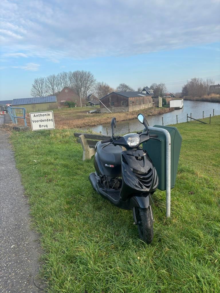 Nette zip2000 125lc, Fietsen en Brommers, Scooters | Piaggio, Zo goed als nieuw, Zip, Maximaal 45 km/u, Benzine, Ophalen of Verzenden