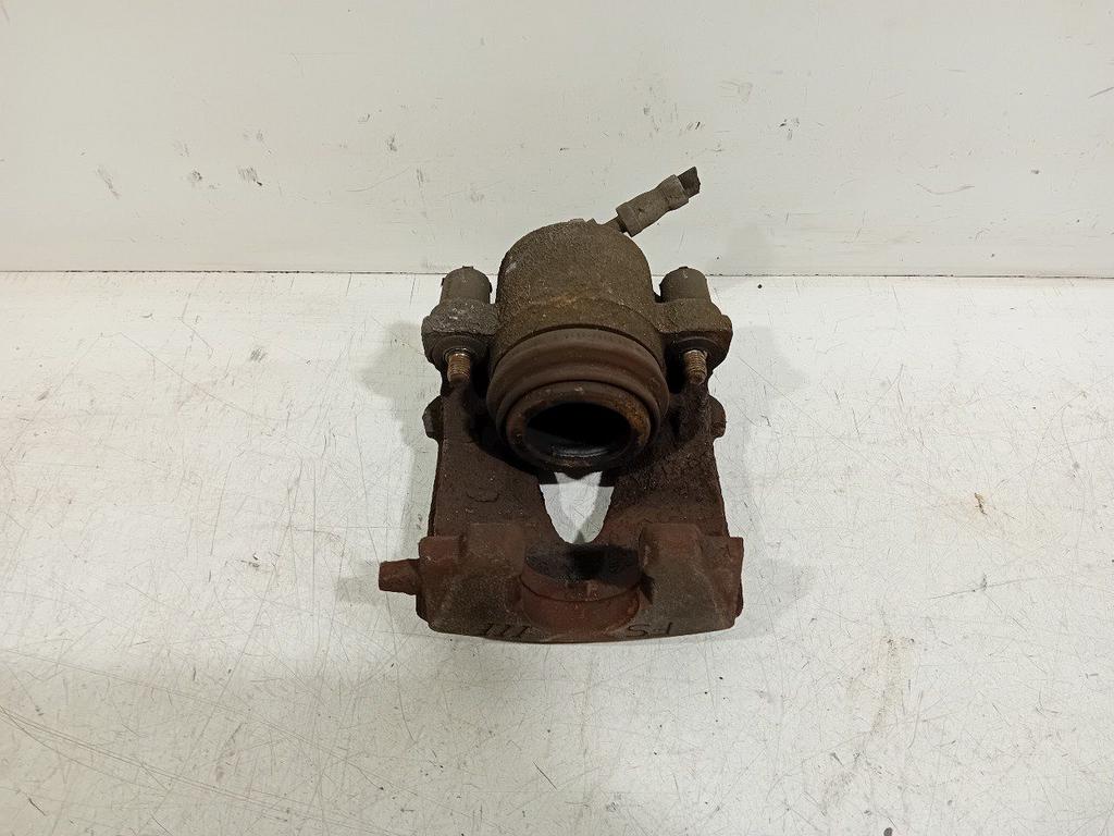 Remklauw rechts voor Volkswagen Golf, Onderdelen@venauto.nl, Van der Ven Autorecycling B.V., Gebruikt, Ettenseweg 76, 4706 PB Roosendaal, The Netherlands