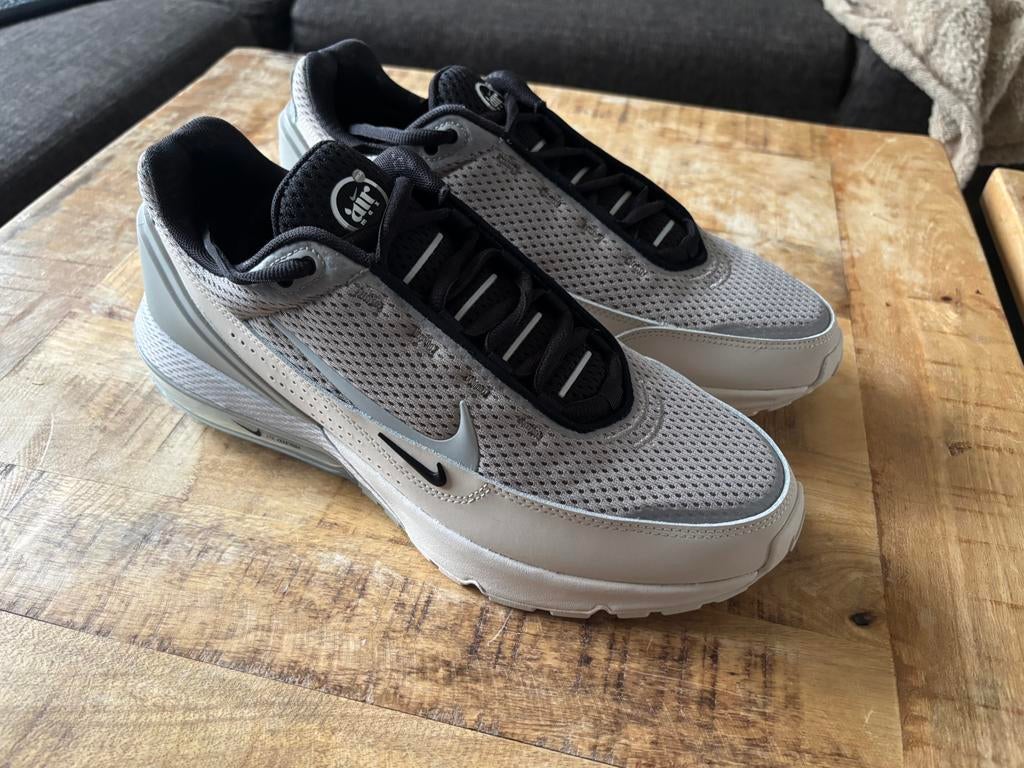 Nike Air Max Pulse - Cobblestone, Ophalen of Verzenden, Zo goed als nieuw, Jongen, Schoenen