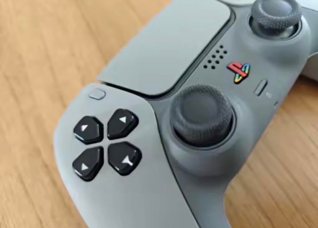 PlayStation 5 30th Anniversary Controller - Limited Edition, Spelcomputers en Games, PlayStation 5, Ophalen of Verzenden, Zo goed als nieuw