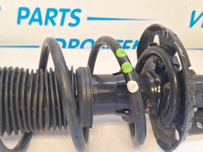 Schokdemperpoot rechts-voor van een Volkswagen UP, Gebruikt, -, -, -