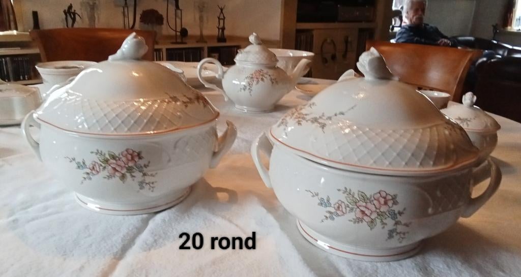 Villeroy en Boch Rosette, set van 2 dekschalen, Ophalen of Verzenden, Overige stijlen, Porselein, Schaal of Schalen
