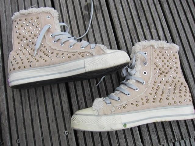 SNEAKERS MET STUDS, Kleding | Dames, Schoenen, Beige, Ophalen of Verzenden, Sneakers of Gympen, Zo goed als nieuw