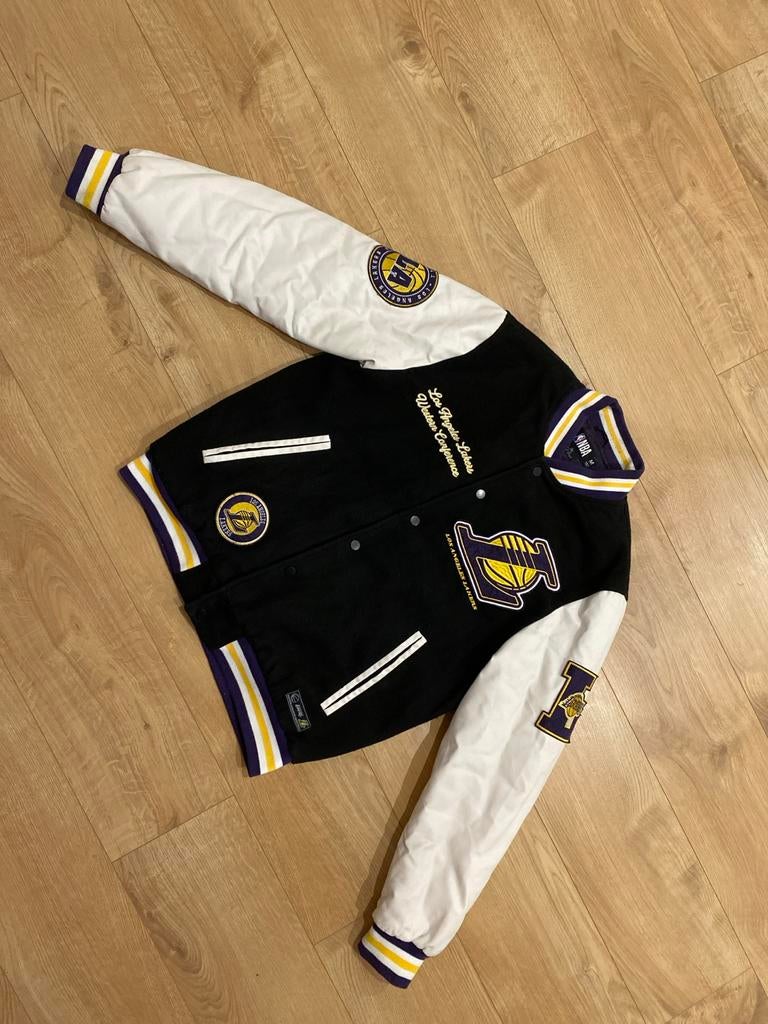 NBA Los Angeles Lakers Varsity Jacket Maat M, Ophalen of Verzenden, Zo goed als nieuw, Maat 48/50 (M), Zwart