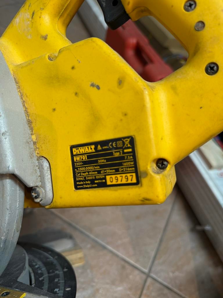 Dewalt DW701 Afkortzaag - Inclusief Bladen, Gebruikt, 70 mm of meer, Ophalen of Verzenden, Afkortzaag