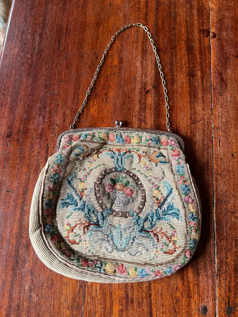 Prachtig antiek geborduurd avondtasje petit point, Ophalen of Verzenden, Dames