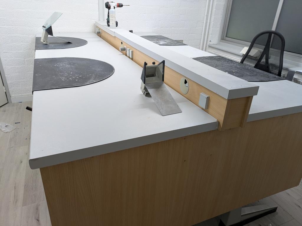 4 mans werktafel tandtechniek. Erio, Ophalen, Gebruikt