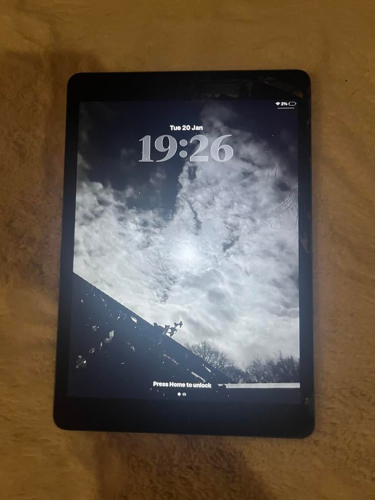 iPad - Goedwerkend met schade, Computers en Software, Apple iPads, Ophalen of Verzenden, Gebruikt, Apple iPad