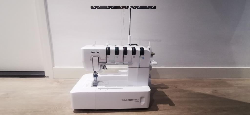 Brother coverstich CV3550, Nieuw, Ophalen of Verzenden, Naaimachine, Industrieel