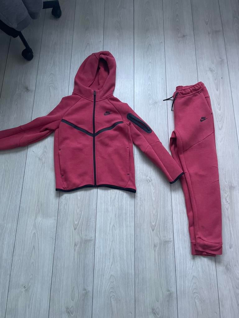 Nike tech rood, Ophalen of Verzenden, Zo goed als nieuw, Rood
