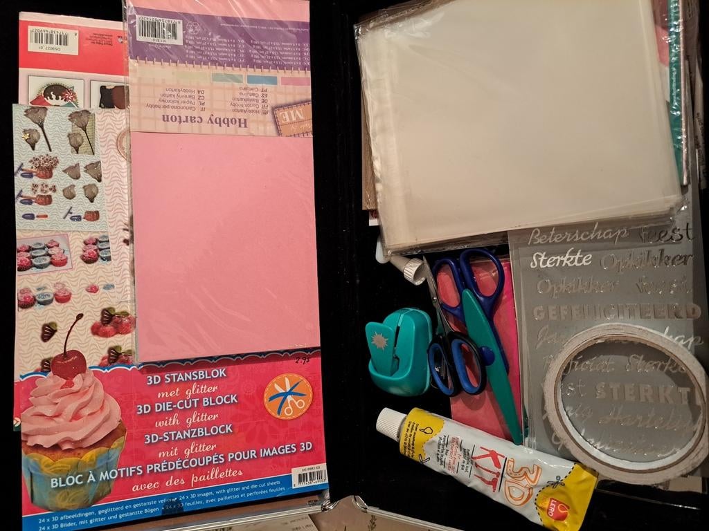 Kaarten knutselmaterialen, Ophalen, Zo goed als nieuw, Overige thema's