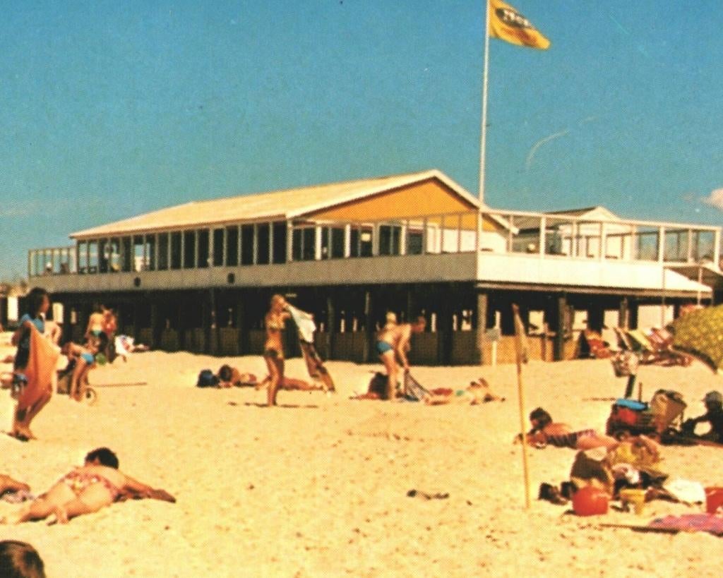 987013 St Maartenszee 283 NH Strandpaviljoen Gelopen m zegel, Verzamelen, Ansichtkaarten | Nederland, Ophalen of Verzenden, 1980 tot heden