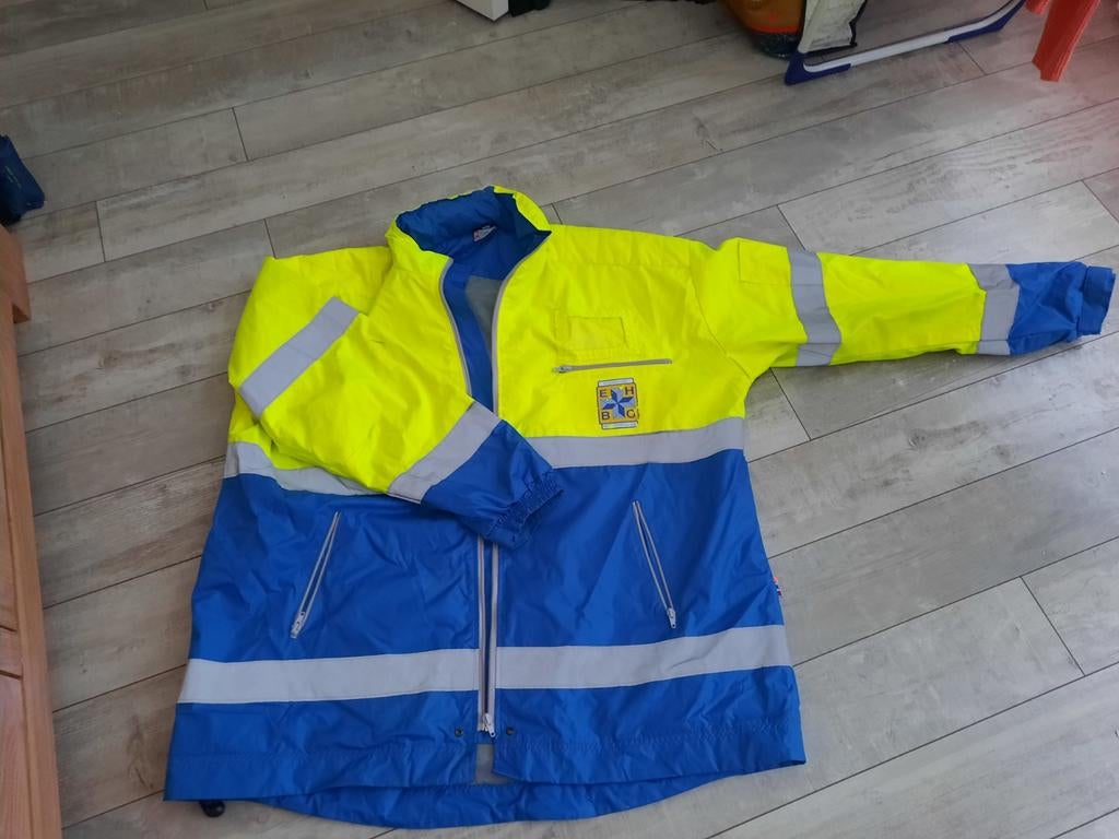 EHBO jas een maat xxl en een xl. 35 euro, Hobby en Vrije tijd, Cursusmateriaal, Ophalen, Zo goed als nieuw, Meerdere media